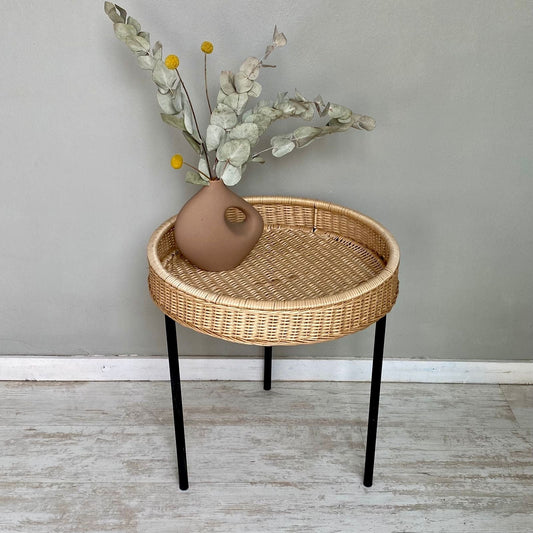 Mesa lateral Lia mimbre blanco y fierrro - micanastodemimbre